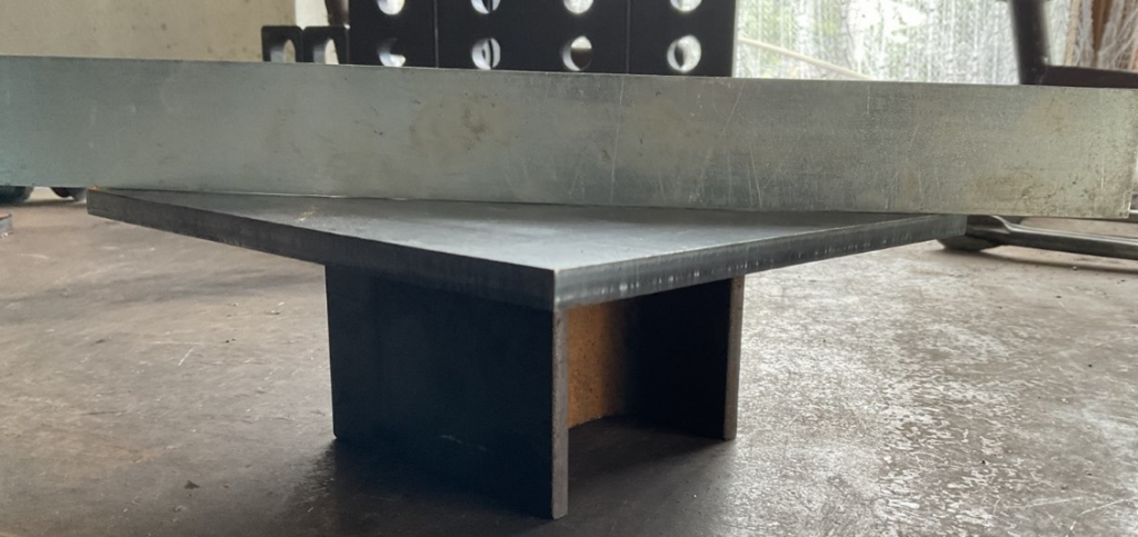 Gerichtete Fußplatte nach thermischem Richten – sichtbares Ergebnis aus dem Flammricht-Seminar