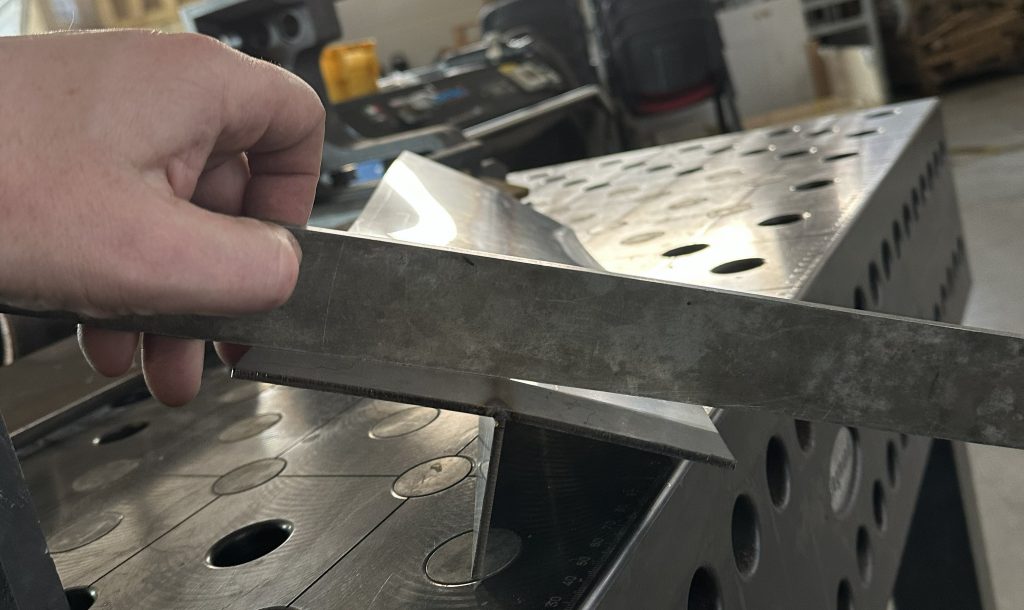 Messung des verzogenen Bauteils vor dem thermischen Richten